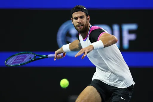 Хачанов проиграл американцу Бруксби во втором круге турнира ATP-500 в Дубае