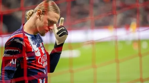 «ВсеПроСпорт»: «Галатасарай» внёс Сафонова и украинца Лунина в лонг-лист