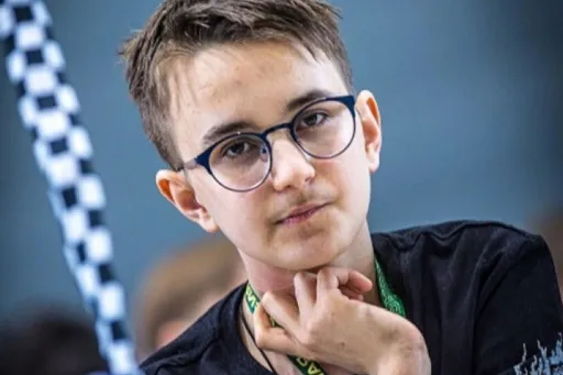 Карлсен проиграл 15-летнему российскому шахматисту на онлайн-турнире