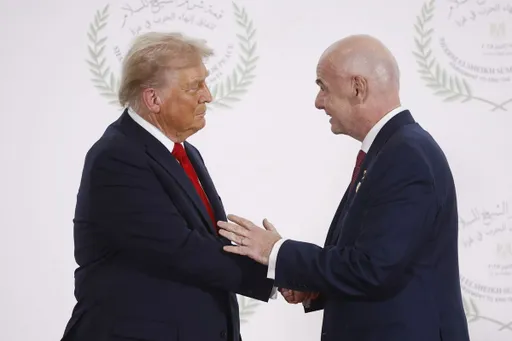 Инфантино добивается помощи Трампа, чтобы сохранить свой пост президента ФИФА