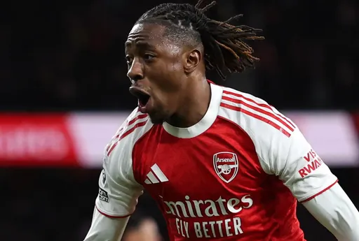Игрок «Арсенала» Эзе впервые за 47 лет оформил хет-трик в дерби Северного Лондона