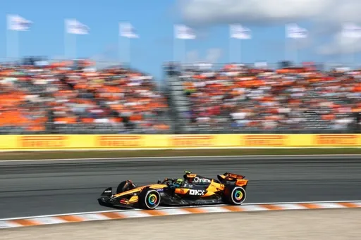 Пилот McLaren Норрис показал лучшее время третьей практики Гран-при Нидерландов
