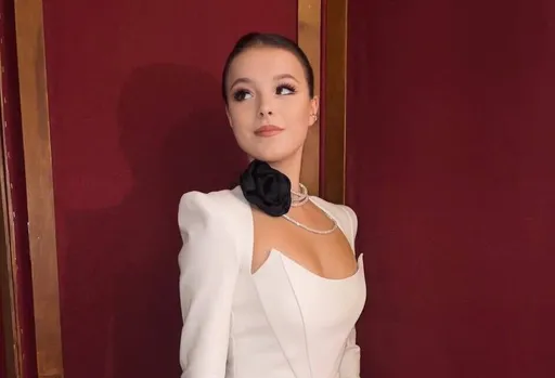 Анна Щербакова отказала фотографам в съёмке и обиделась на просьбы сменить позу и «поднять глазки»