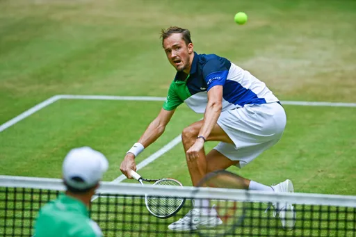 Медведев с победы начал выступление на турнире ATP в Галле