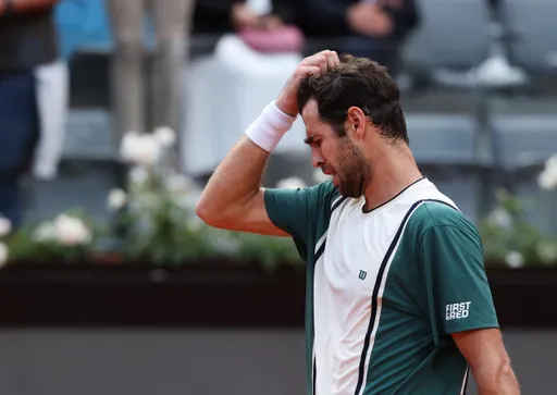 Хачанов в пяти сетах проиграл 106-й ракетке мира в третьем круге Roland Garros