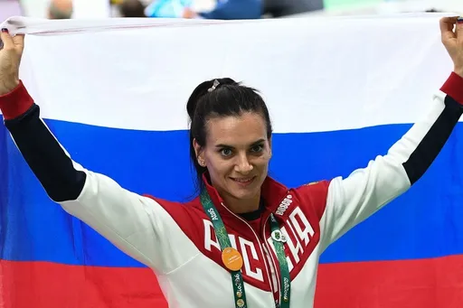 Во Франции нашли рекламу ОИ-2024 с Исинбаевой и российским флагом