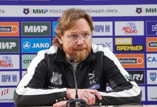 Баталии Карпина с комментаторами продолжаются. На этот раз тренер вступил в перепалку с Губерниевым