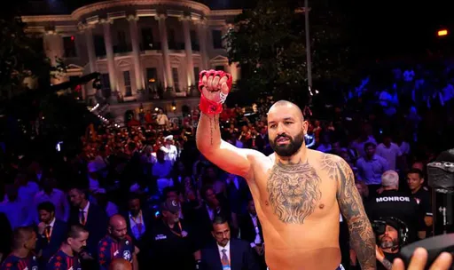 Претендент на титул UFC Хокит объяснил, почему быть тупым выгоднее, чем умным