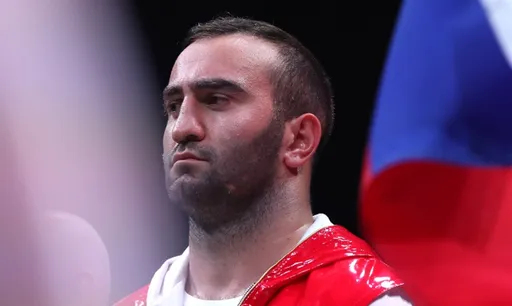 Гассиев поблагодарил Усика за отказ от чемпионских поясов