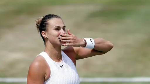 Арина Соболенко поделилась кадрами с фотосессии для Cosmopolitan Sports