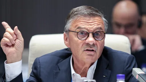 Почетный президент IIHF Фазель возглавил судейскую комиссию КХЛ