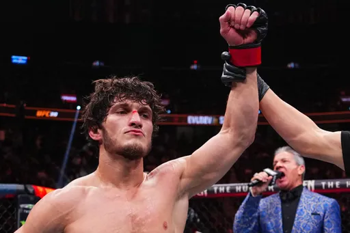 Евлоев заявил, что начал подготовку к бою за титул UFC
