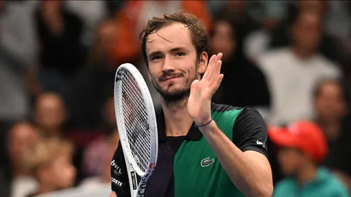 Медведев обыграл Зверева и вышел в финал турнира категории ATP-500