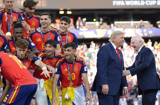 Трампа вырезали с фото чемпионов мира: ФИФА терпела его весь ЧМ, а теперь убрала из кадра