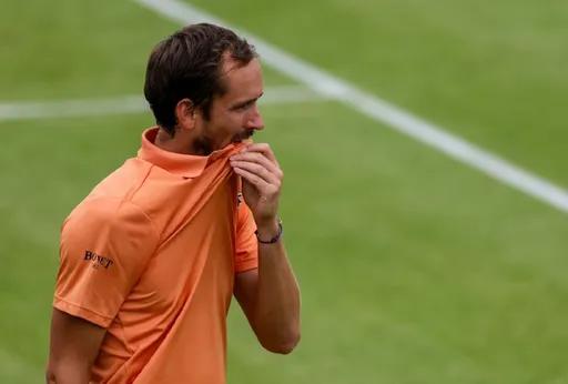 Медведев потерял две позиции в лайв-рейтинге ATP после поражения от Альтмайера