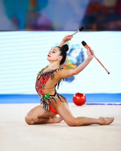 16-летняя Лала Крамаренко, выигравшая 4 «золота» Гран-при по художественной гимнастике, обратилась к фанатам