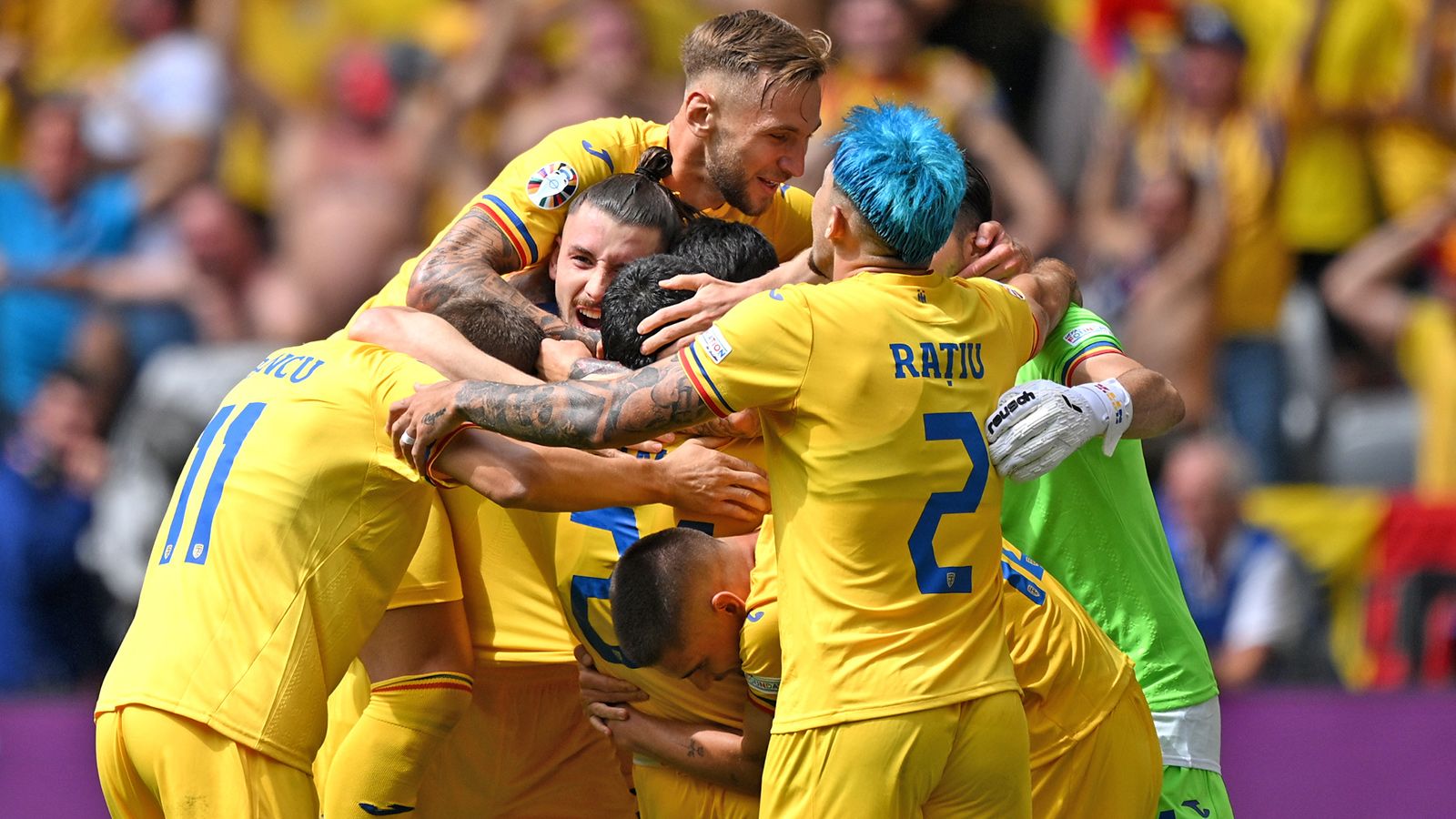 Румынские фанаты вывесили флаг ДНР во время матча с Украиной на Евро-2024