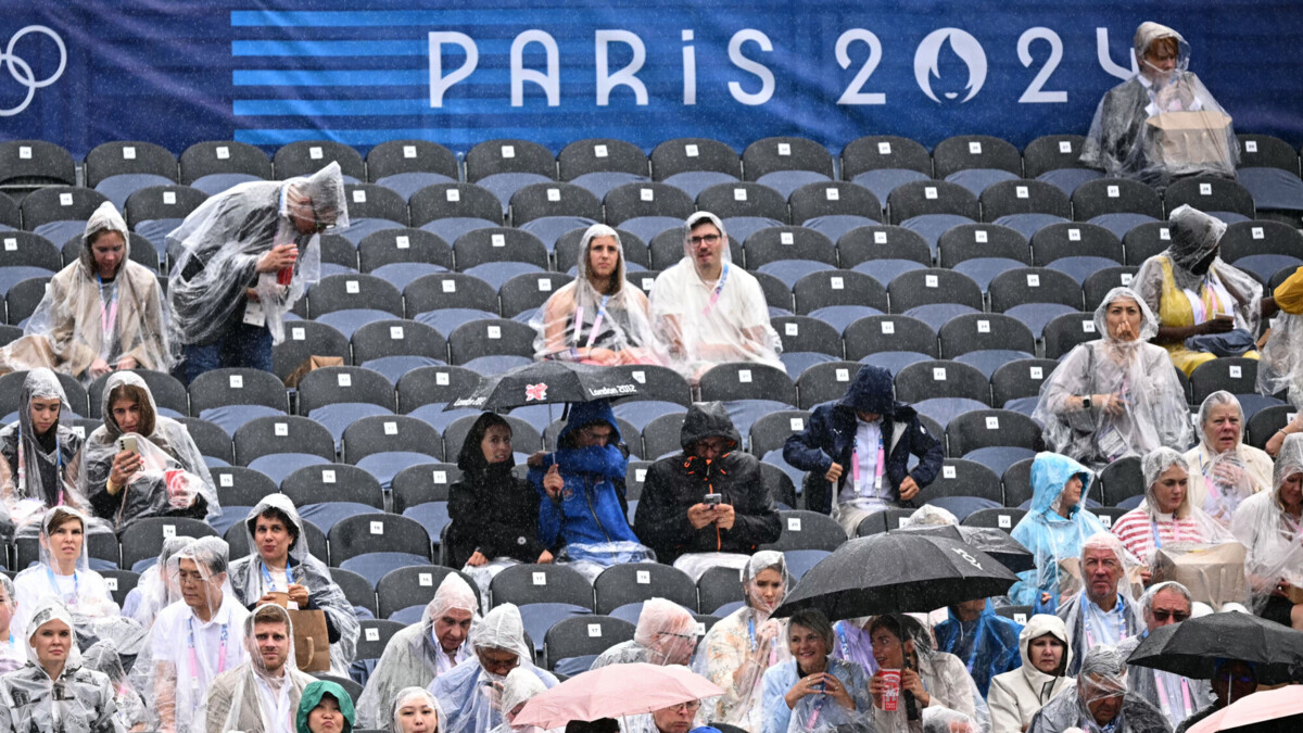 Начало матчей на открытых кортах на ОИ-2024 перенесли на полтора часа из-за дождя