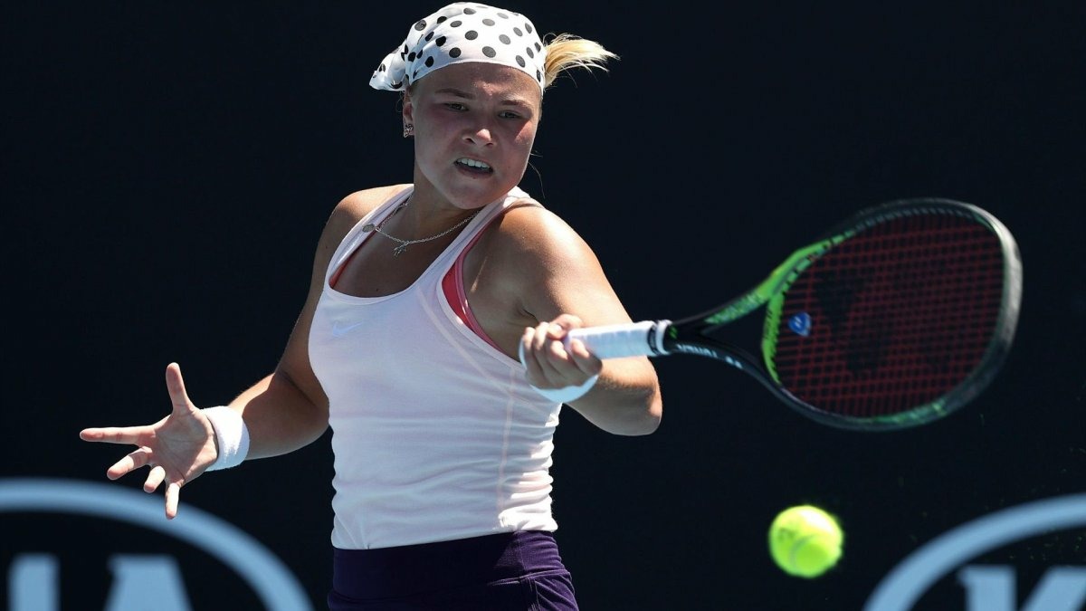 Шнайдер обыграла Самсонову и вышла в третий круг турнира WTA-1000 в Риме