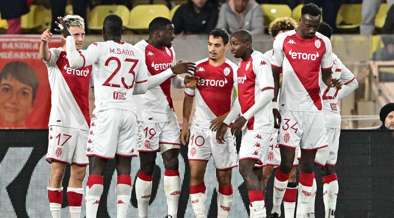 «Монако» — «Байер»: видеообзор, смотреть голы и опасные моменты матча плей-офф Лиги Европы
