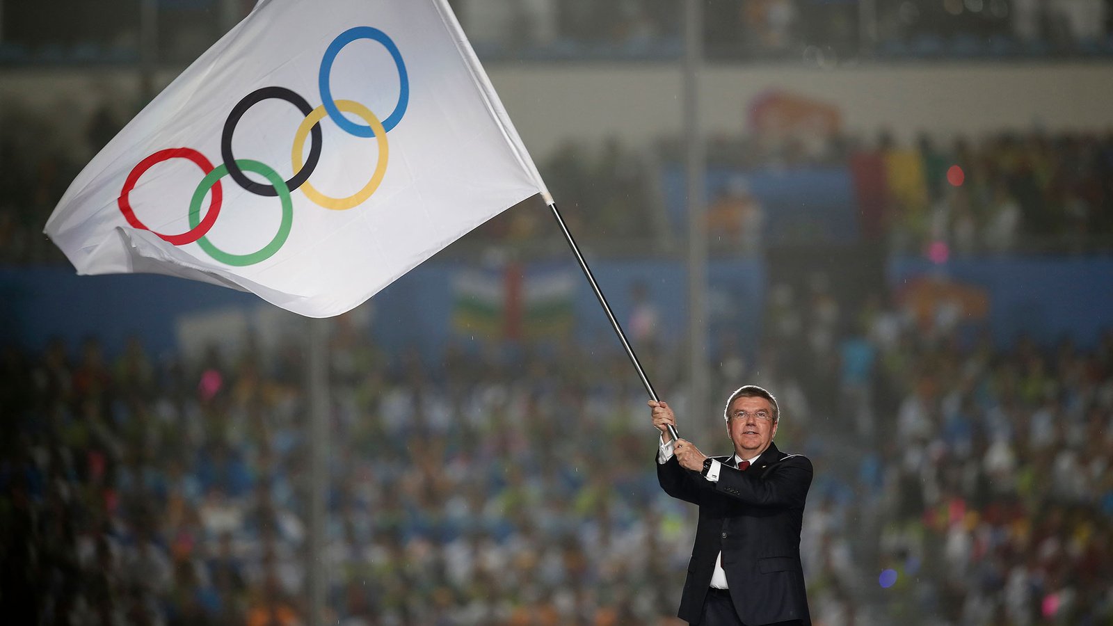 МОК пустит российских атлетов на ОИ-2024 в Париже на условиях «команды беженцев»