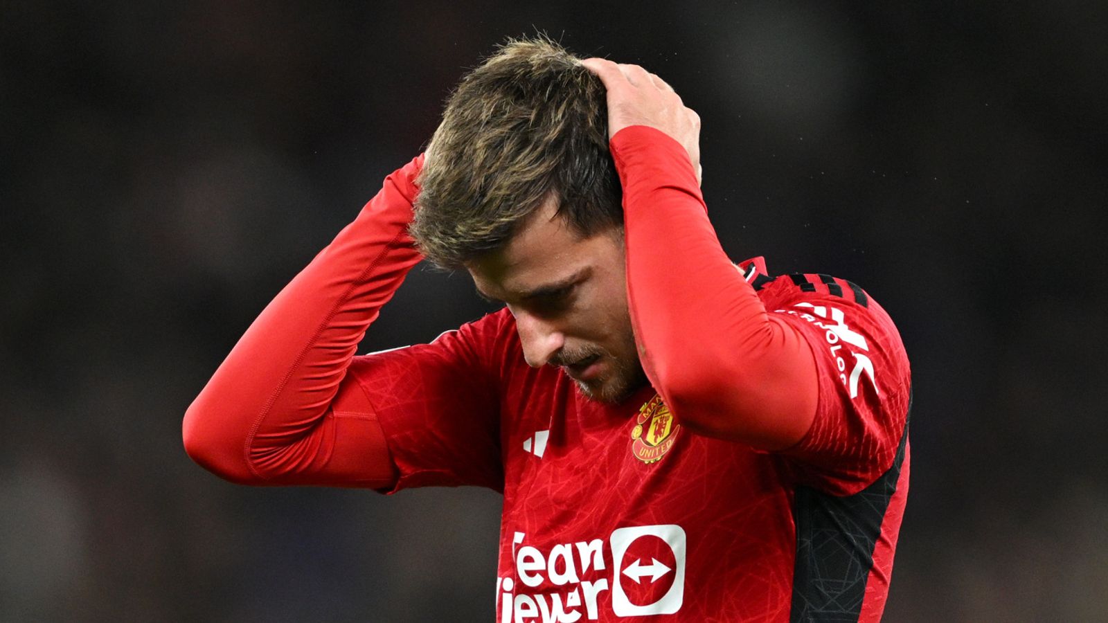 Энцо Фернандес оскорбил Маунта во время матча «Челси» против «Манчестер Юнайтед»