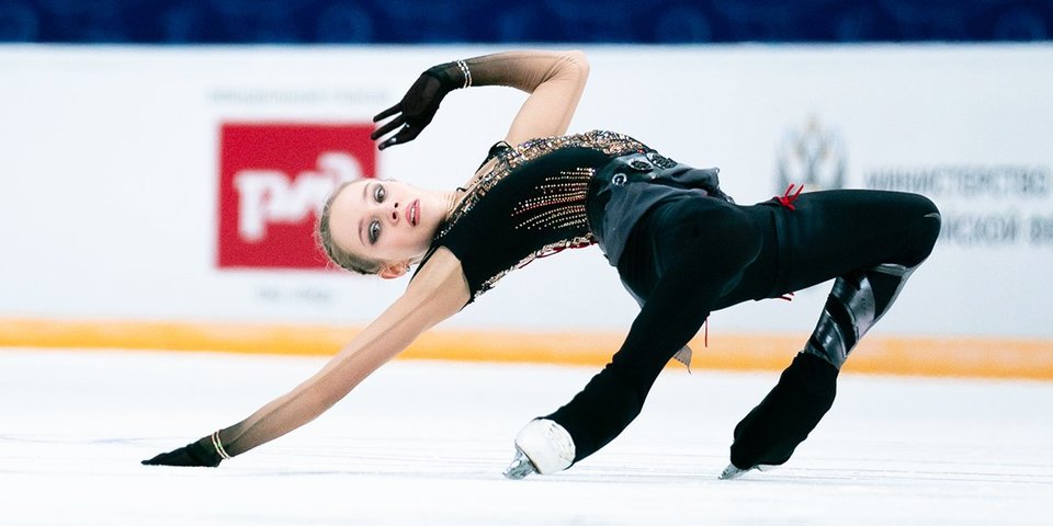 Фигуристка Анастасия Зинина упала с тройного лутца, ей оказали медицинскую помощь на льду