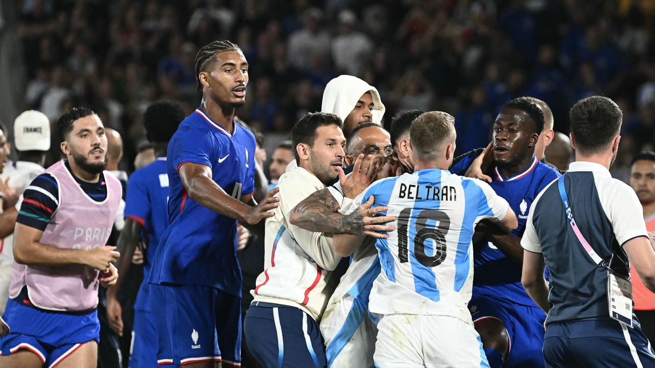 Драка французов и аргентинцев на олимпийском футбольном турнире