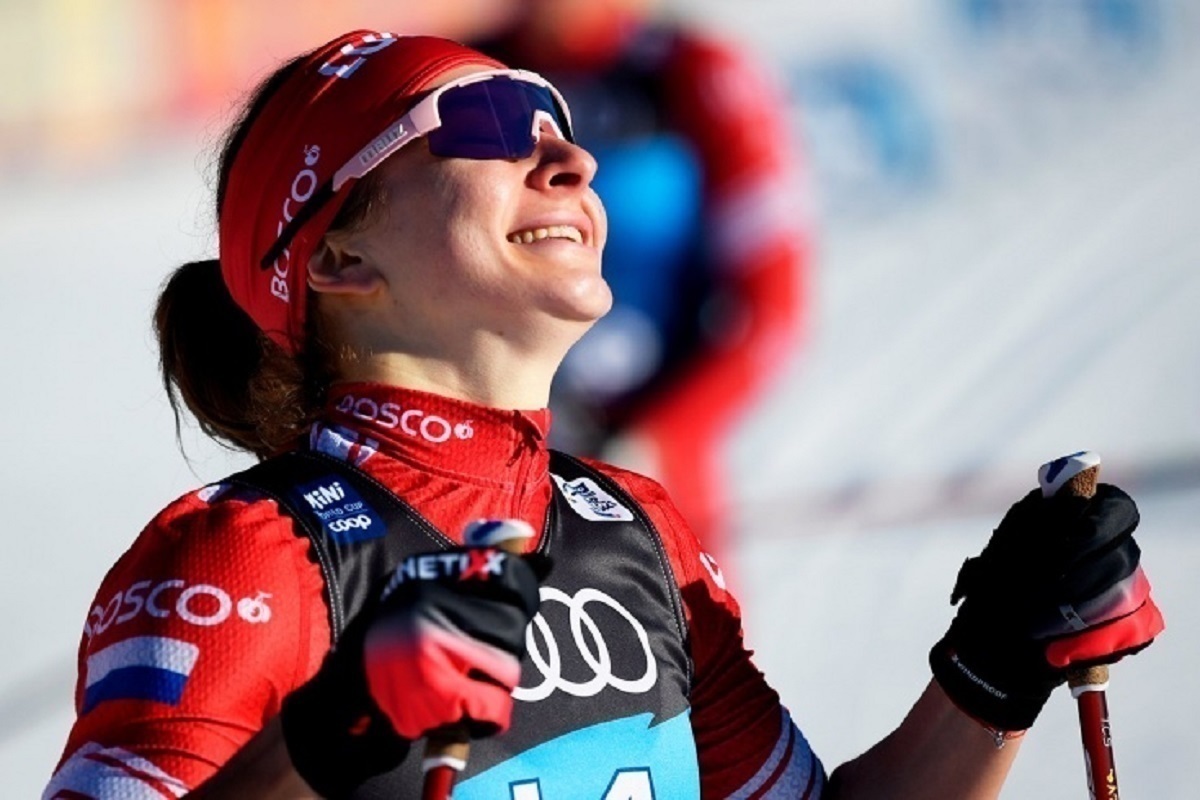 Непряева выиграла масс-старт на 50 км на чемпионате России по лыжным гонкам