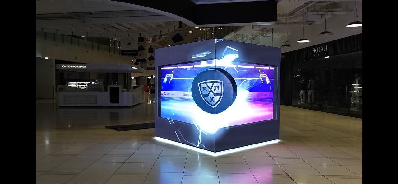 Яндекс Плюс и КХЛ представили арт-инсталляцию в виде кубов к финалу Кубка Гагарина