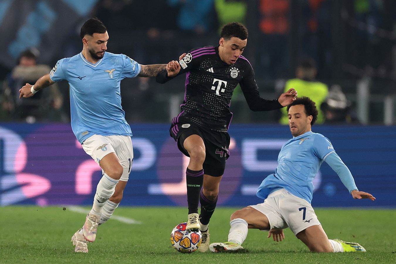 «Бавария» и «Лацио» объявили стартовые составы на второй матч 1/8 финала ЛЧ