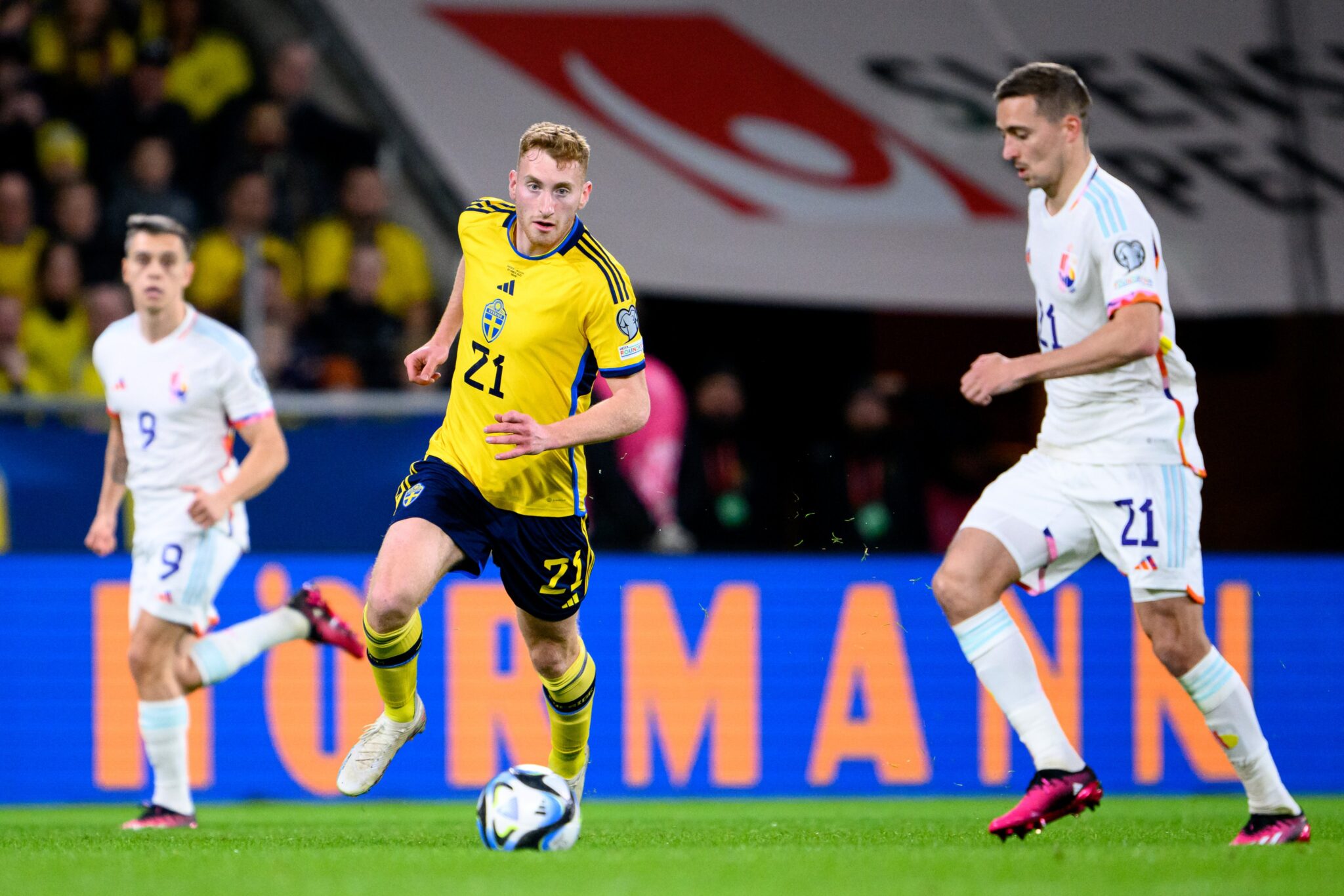Футбольный матч между Бельгией и Швецией прерван из-за убийства фанатов