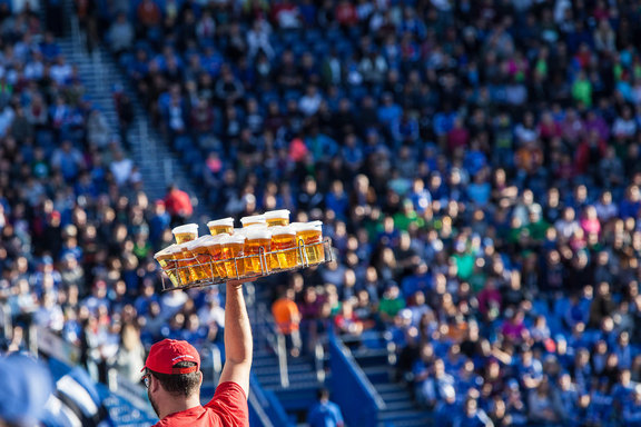 «Зенит» поддерживает возвращение пива на стадионы: это может принести в перспективе 200-300 млн совокупного дохода за сезон