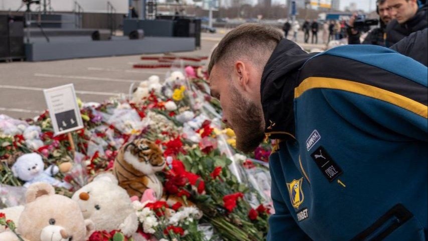 Игроки «Ростова» возложили цветы у мемориала жертвам трагедии в «Крокус Сити Холл»