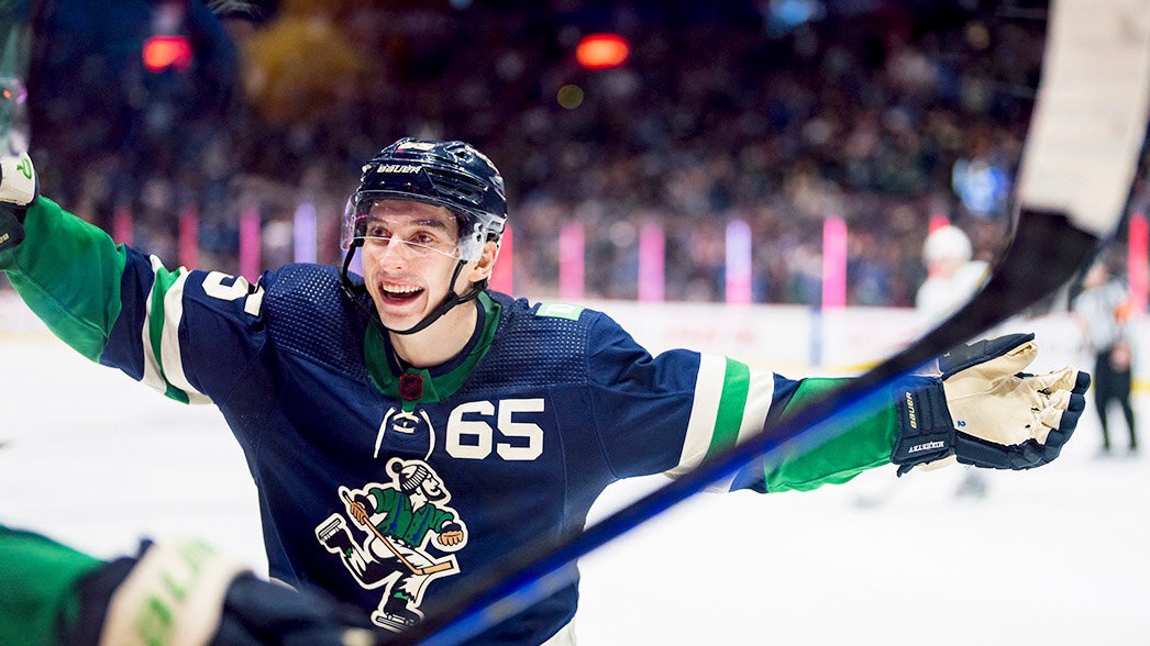 Михеев отметился голевой передачей в матче НХЛ «Ванкувер» — «Калгари»