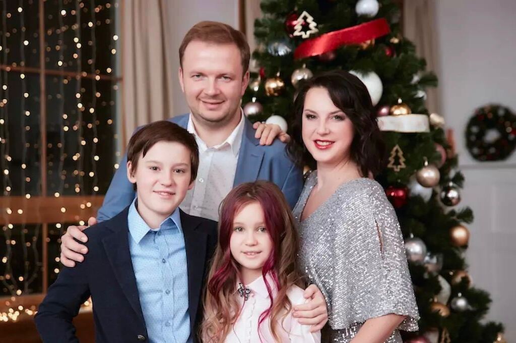 Ирина Слуцкая с мужем и детьми
