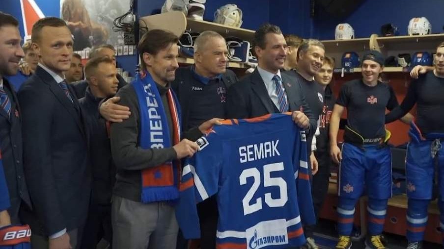 Медведев и Семак пообщались с игроками СКА после матча со «Спартаком»