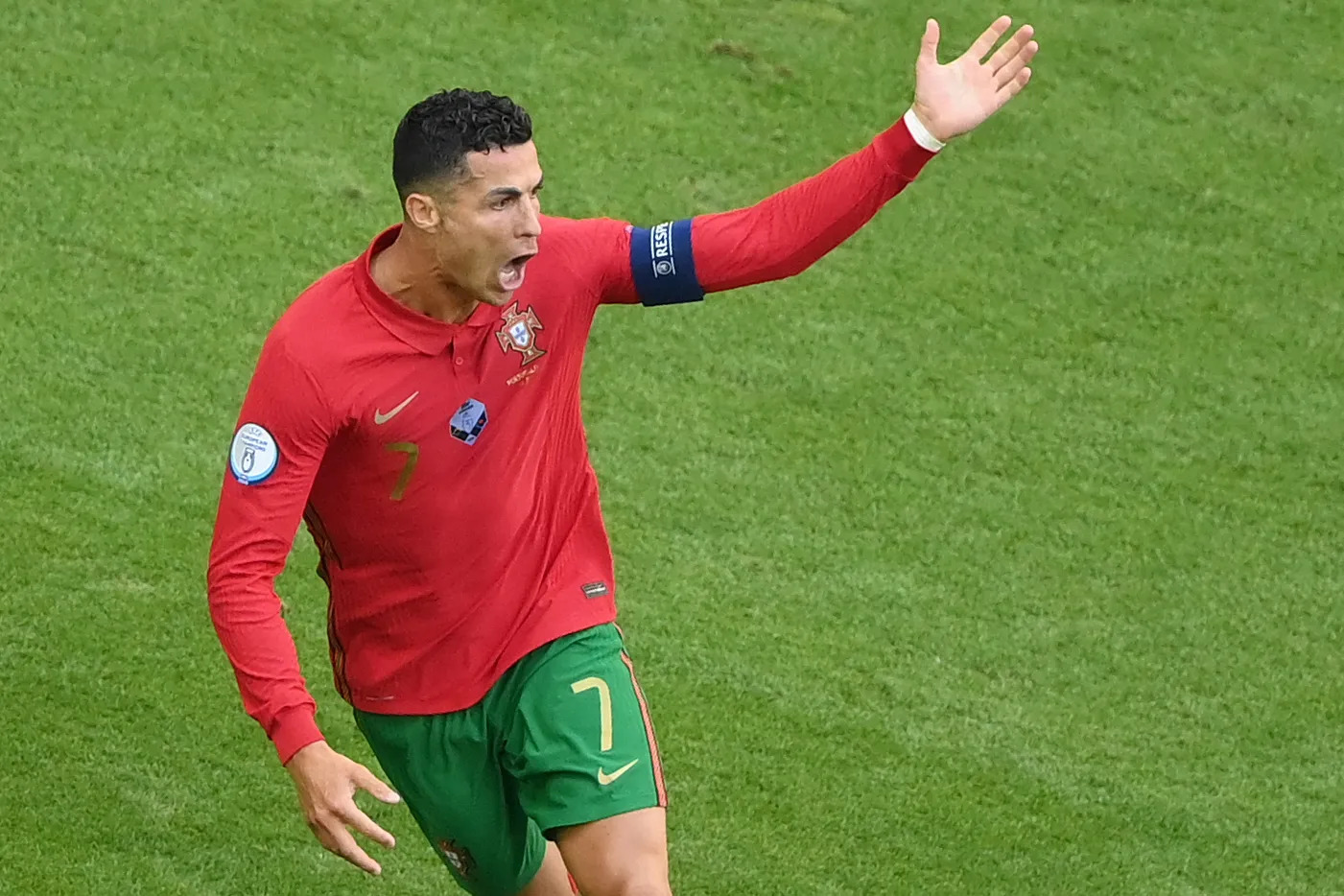 Португалец Роналду получил жёлтую карточку за недовольство в матче против Грузии на Евро-2024