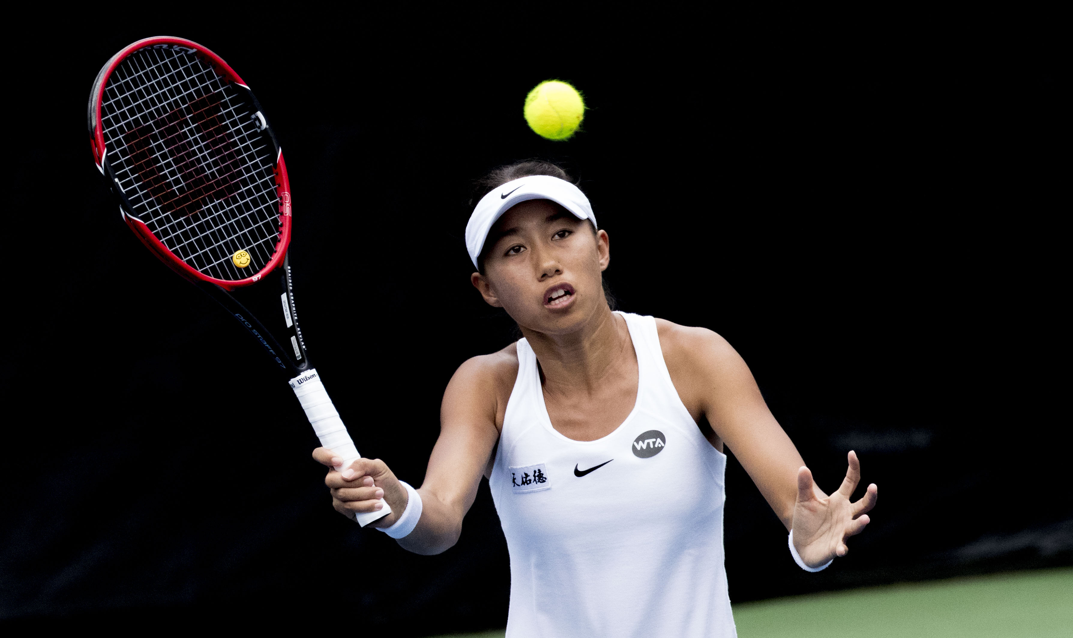 Китайская теннисистка Чжан Шуай отказалась доигрывать матч на турнире в Будапеште из-за панической атаки