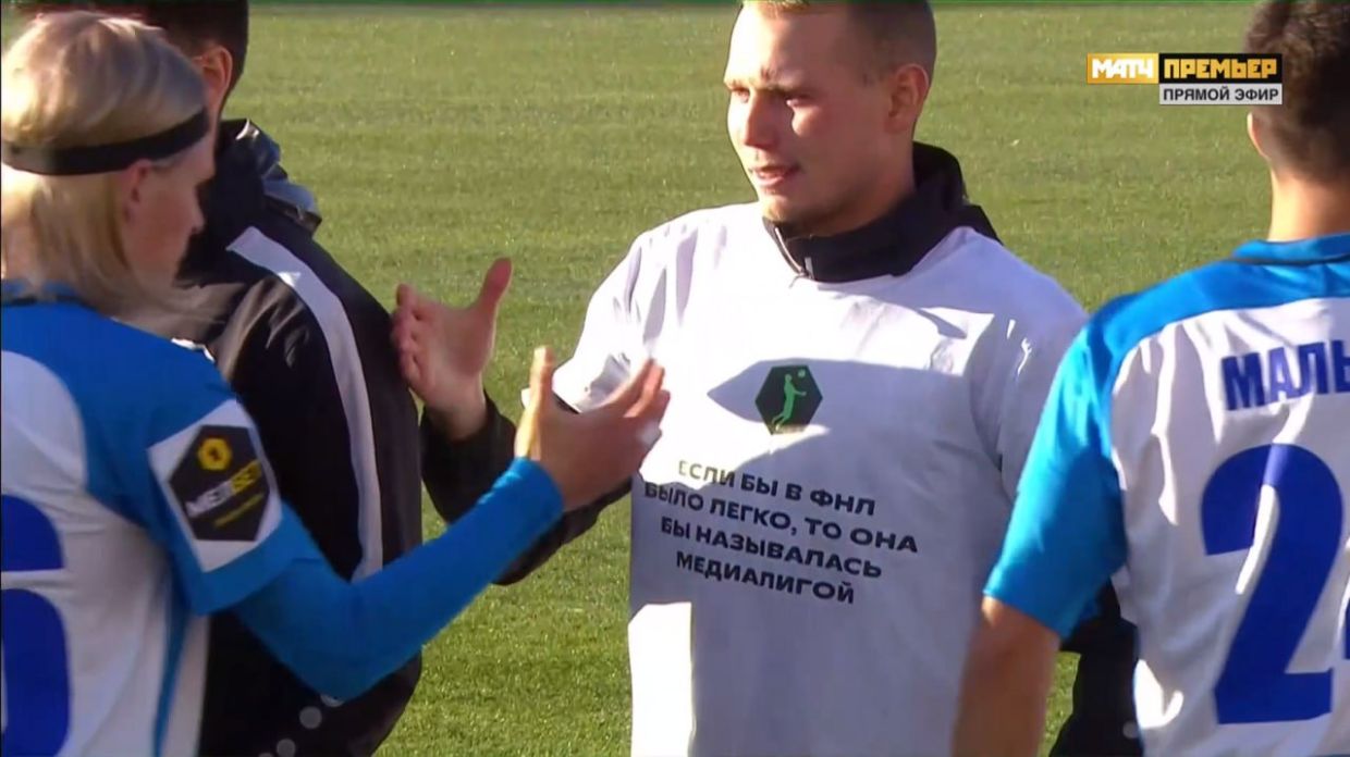 Хавбек «Тюмени» вышел на матч с «Соколом» в футболке, сравнивающей Первую лигу с Медиалигой