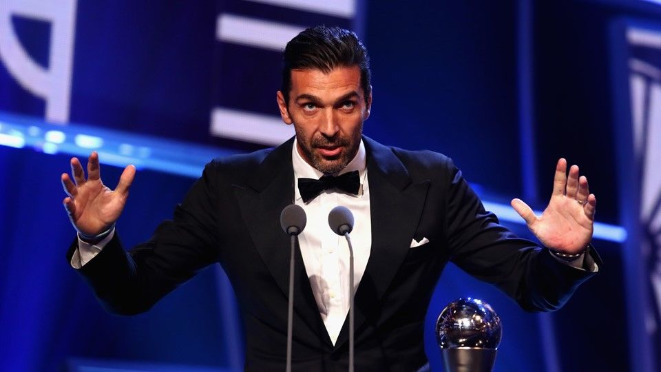 ФИФА включила Буну, Мартинеса и Куртуа в список номинантов на приз лучшему вратарю года