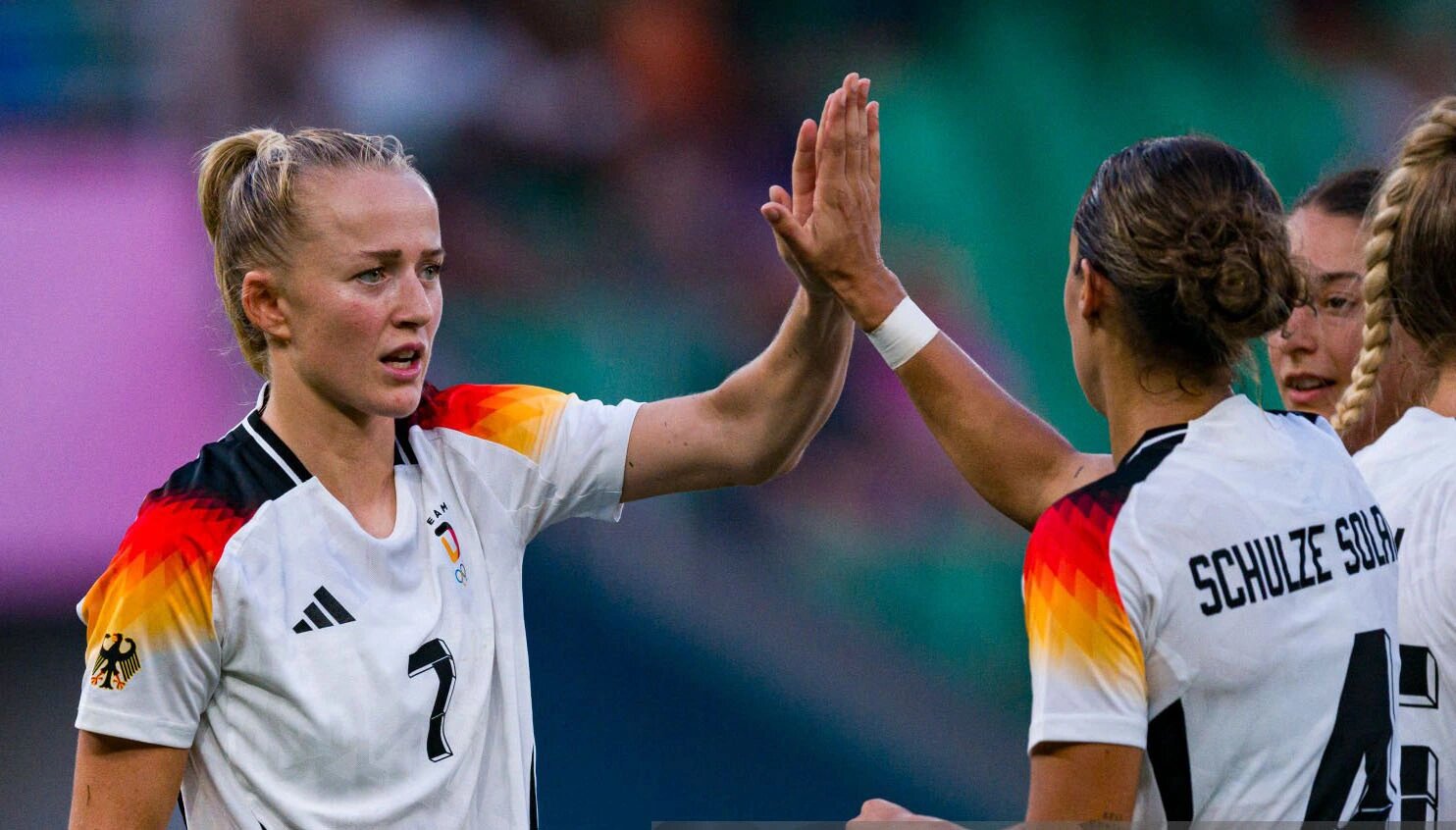 Женская сборная Германии одолела Канаду в серии пенальти и вышла в 1/2 финала Олимпиады-2024