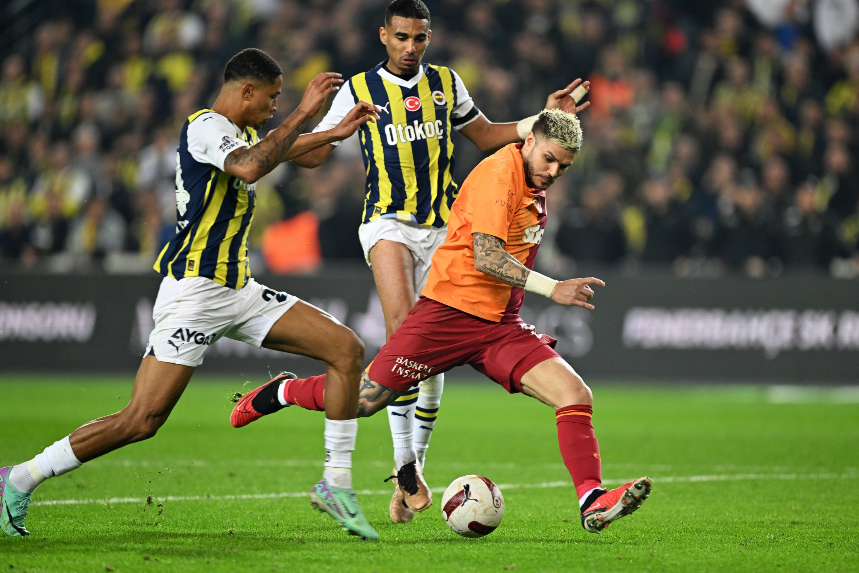 Матч за Суперкубок Турции между «Галатасараем» и «Фенербахче» перенесен