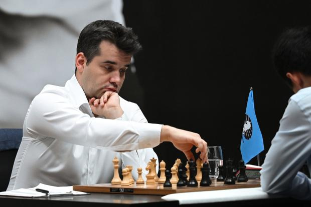 Непомнящий проиграл Карлсену в четвертьфинале турнира по быстрым шахматам