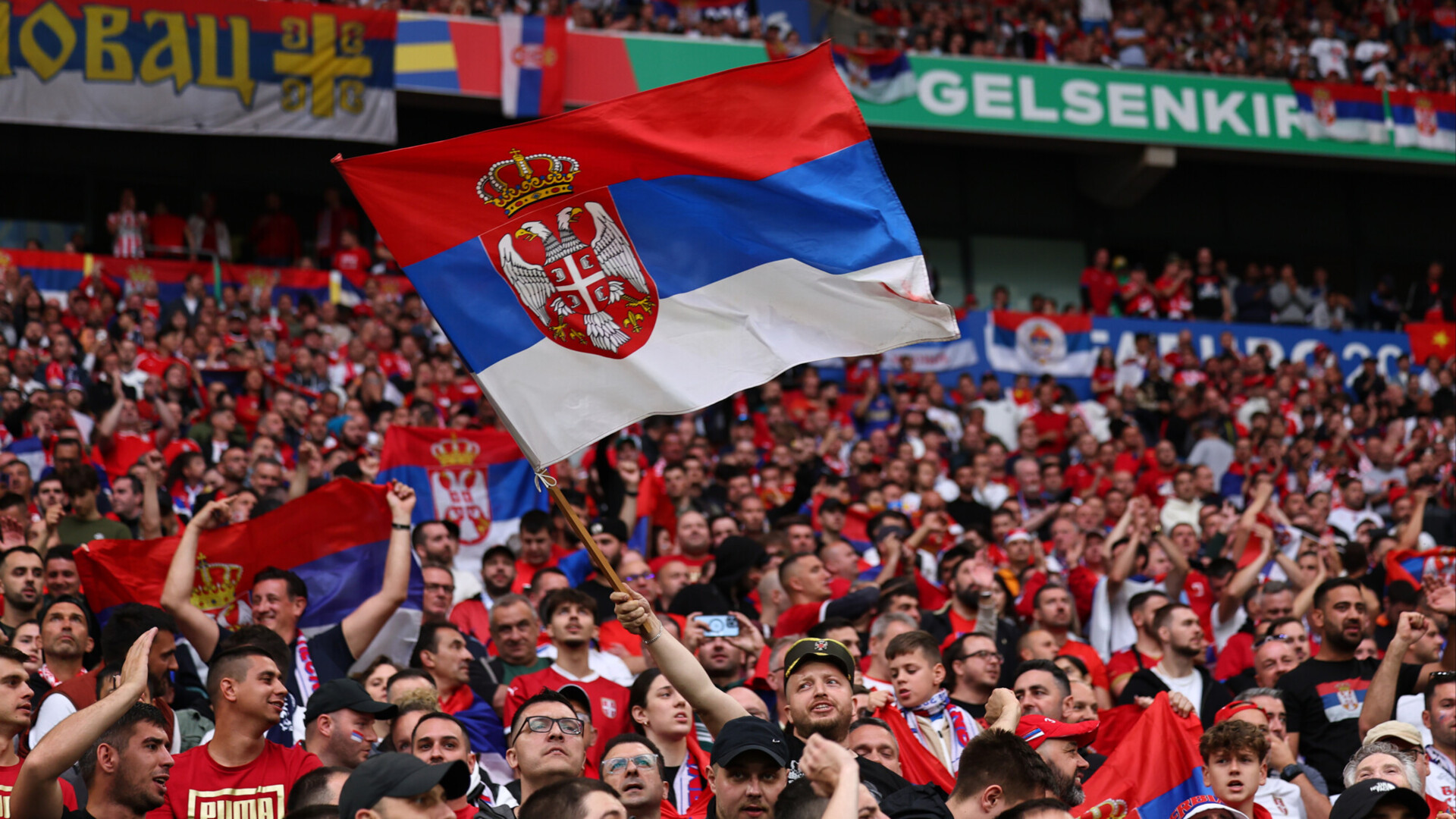 Сербия грозит сняться с Евро-2024, если УЕФА не накажет фанатов Албании и Хорватии