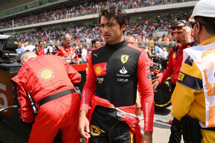 Карлос Сайнс извинился перед Леклером за ситуацию в спринте на Гран-при Китая