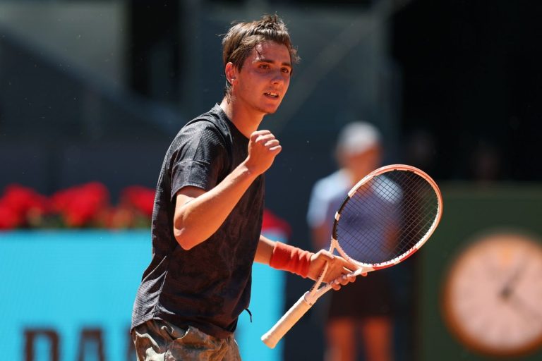 Россиянин Шевченко не сумел пробиться в четвертьфинал турнира ATP-250 в Антверпене