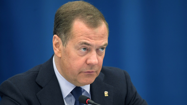 Медведев напомнил украинской саблистке Харлан, что за нарушение правил в Средние века рубили голову