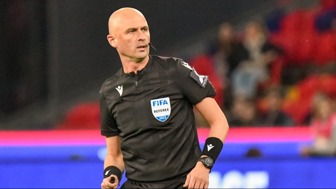 FIFA referee Сергей