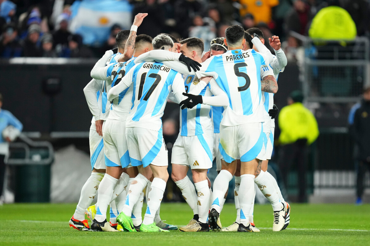 Сборная Аргентины стала фаворитом на победу в Кубке Америки после вылета Бразилии